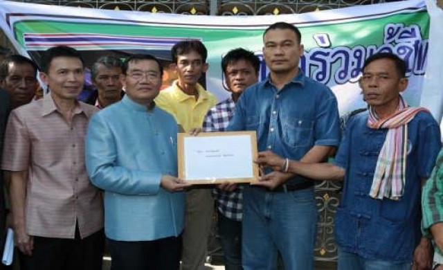 แนวร่วมกู้ชีพชาวสวนจี้รัฐถอดร่าง'พรบ.ยาง'พ้นสนช.