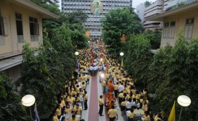 ทำบุญตักบาตรที่ศิริราช