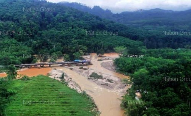 นายกอบต.กรุงชิงสั่งอพยพหลังฝนตกหนัก