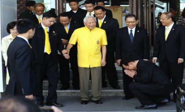 มอบประกาศนียบัตร