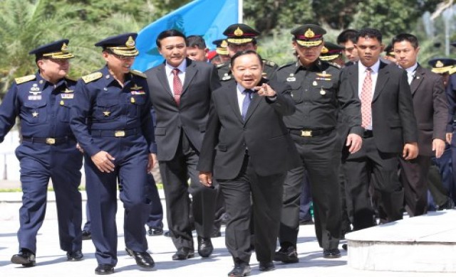 'ประวิตร'พบผู้นำกัมพูชาหารือเรื่องชายแดน