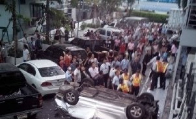 ตร.เผยขวดน้ำติดใต้เบรคทำรถตกลานจอด