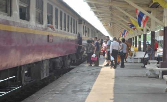 เพิ่ม2ขบวนรถไฟฟรีรองรับผู้โดยสาร