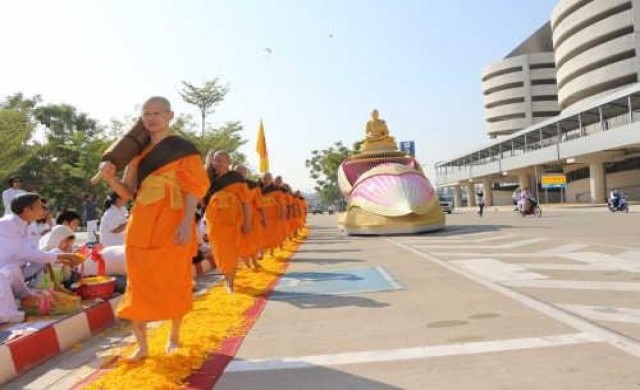พระสงฆ์1,130รูปเดินธุดงค์ธรรมชัยสร้างบุญให้แผ่นดิน