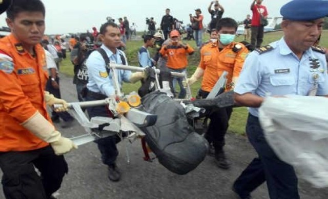 ทัพเรืออิเหนาพบส่วนหาง'แอร์เอเชีย'