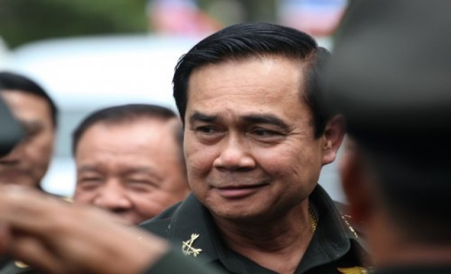 'ประยุทธ์'ร่วมงานเลี้ยงรับรองงานวันกองทัพบกปี58