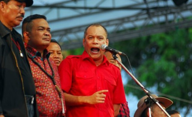 'ณัฐวุฒิ'ย้ำรัฐบาลจนแต้มไม่มีคำตอบเลิกอัยการศึก