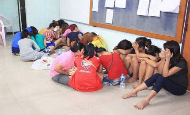 อีกแล้ว!บุกจับคาราโอเกะค้ากามเมืองแปดริ้ว