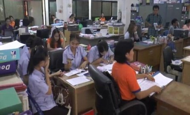 ลูกจ้างโวยกลุ่มต้านโกงยื่นยุบอปท.