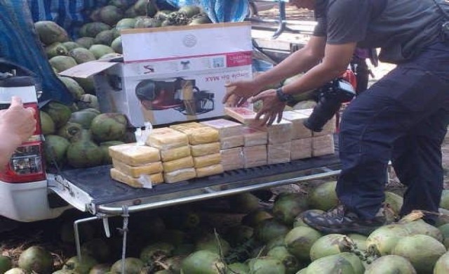 จับสองผัวเมียขนยาบ้า-เฮโรอีนค่าร่วม30ล.