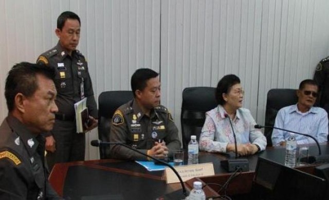 พ่อแม่'ท่านผู้หญิงศรีรัศมิ์'เข้าให้ปากคำ