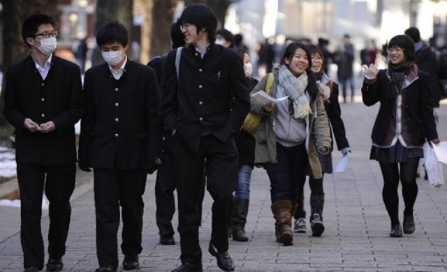 นักเรียนญี่ปุ่นใช้มือถือวันละ7ชั่วโมง