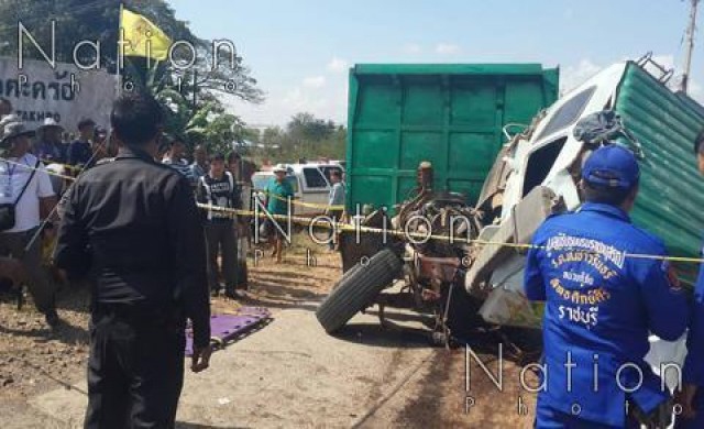 รถไฟชนรถบรรทุกพ่วง18ล้อดับ1สาหัส1