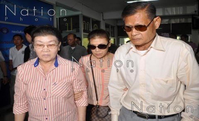 ศาลฝากขัง'พ่อ-แม่ ท่านผู้หญิงศรีรัศมิ์'