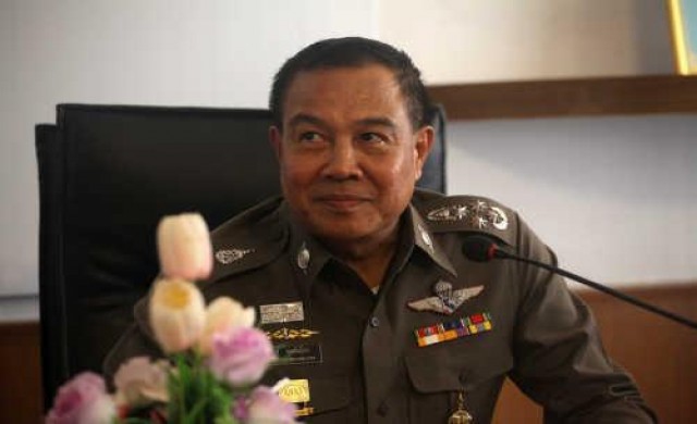 ผบ.ตร.สั่งเด้ง! 5เสือสน.เตาปูน เซ่นทหารทลายบ่อน