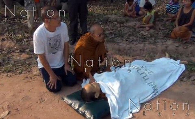 ผ่าศพ'พระหมอ' หาชนิดหัวกระสุน