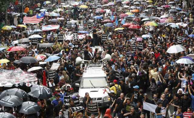 ชาวมาเลย์ประท้วงเรียกร้องปล่อยตัวอันวาร์