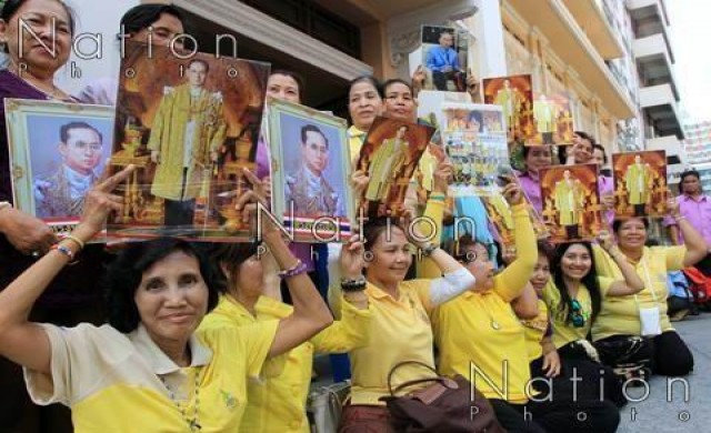 ‘ในหลวง-ราชินี’เสด็จฯกลับวังสวนจิตรฯ