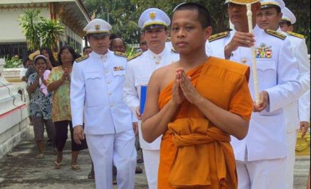 สุดยอด! พระ15ปริญญา คว้าเกียรตินิยม1-2