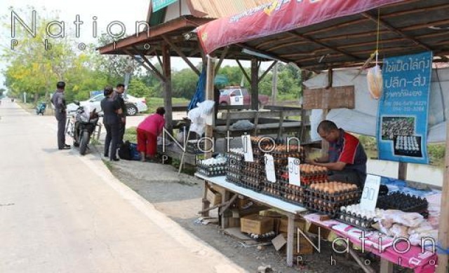 โจรแสบทำทีซื้อไข่ แม่ค้าเผลอฉกกระเป๋าเงินหนี