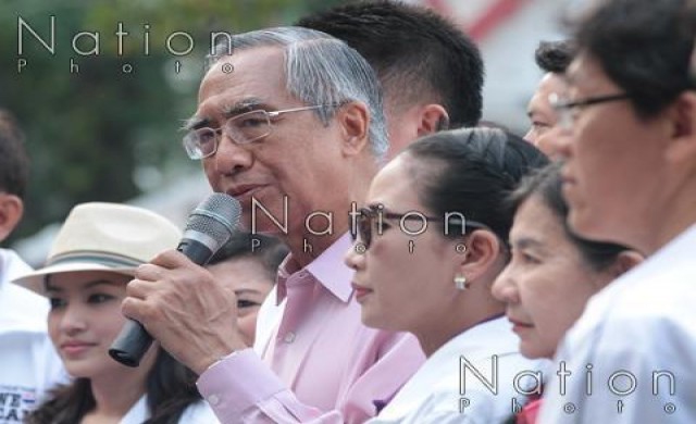 เคลียร์ถนนสีลม พบขยะ-คราบแป้งลดลง