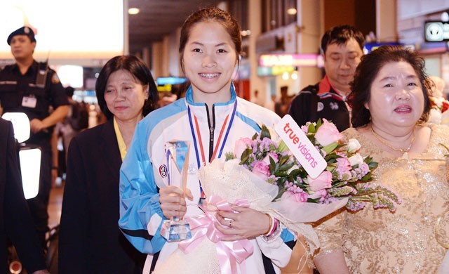 แห่รับ'เมย์'กลับบ้าน ลั่นแชมป์โลกสมัย2 