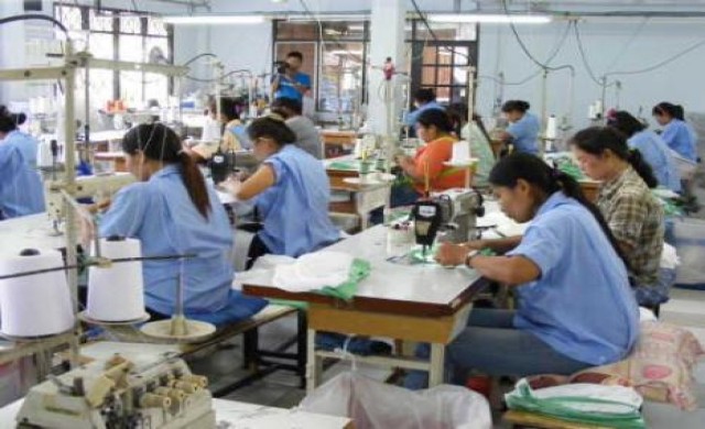 แรงงานชงปรับขึ้นค่าจ้าง 360 บาททั่วประเทศ