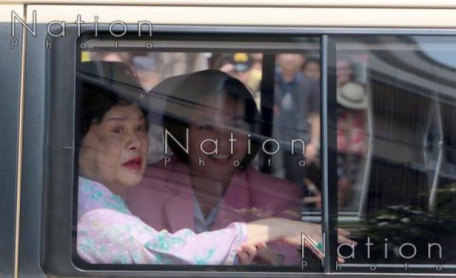 ในหลวง-ราชินี เสด็จถึงหัวหิน