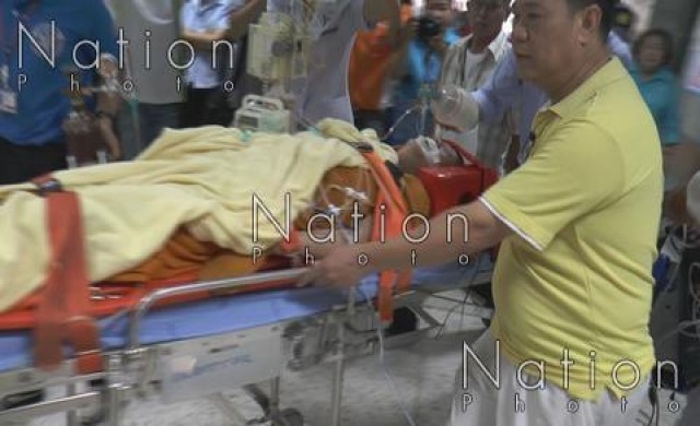 'หลวงพ่อคูณ' มีอาการลมรั่วในปอดด้านซ้าย ยังวิกฤต