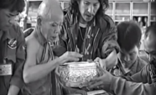 กระหึ่ม! 'กูจนกว่าใครๆจนที่สุดในโลก' หลวงพ่อคูณ