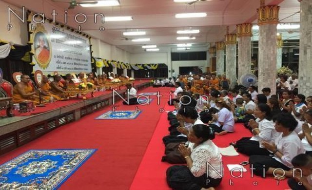 ศิษย์สวดอุทิศส่งสรีระ 'พ่อคูณ' แน่นวัดบ้านไร่