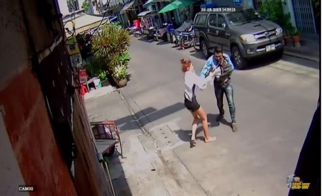 จับแล้ว! หนุ่มโหดใช้กรรไกรแทงแฟนสาว อ้างแค้นด่าบุพการี