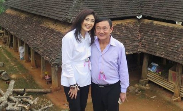 'ทักษิณ-ยิ่งลักษณ์' ในวันที่มรสุมซัดกระหน่ำ?