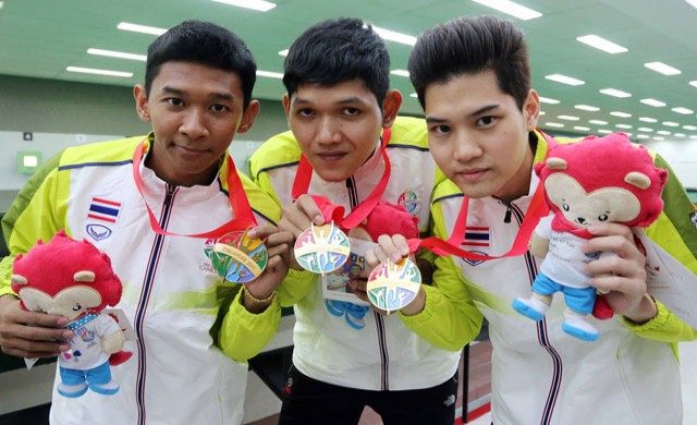 แม่นปืน'พงศธร'เบิ้ลทอง