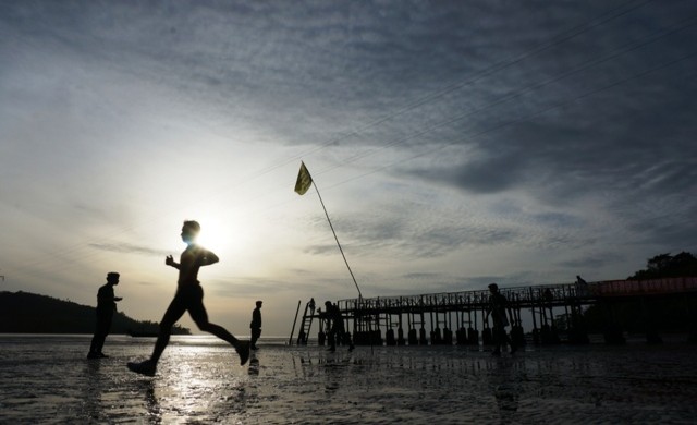 แหวกทะเล'วิ่ง' 