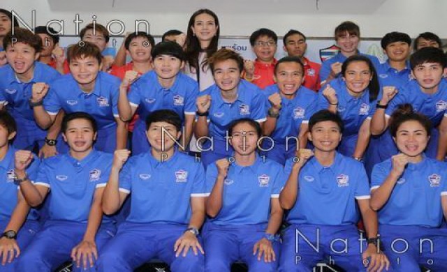 นักบอลหญิงกลับถึงไทยแล้ว-มาดามแป้งภูมิใจผลงาน