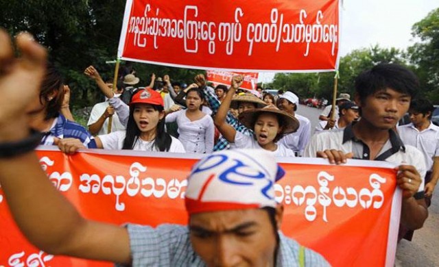 แรงงานเมียนมาร์ประท้วงขึ้นค่าแรง