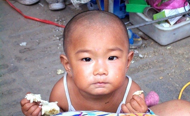 หนูน้อย 2 ขวบหวิดเสียแขนเพราะเครื่องบดเนื้อ