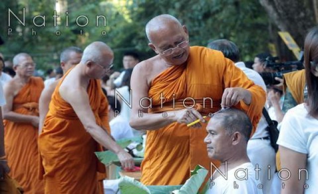 ปชป.-แกนนำกปปส. ร่วมโครงการบวชเพื่อปฎิบัติธรรม ถวายในหลวง