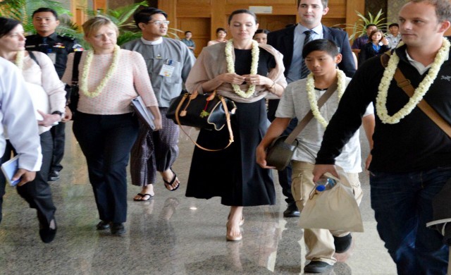 'แองเจลินา โจลี' เยือนพม่า