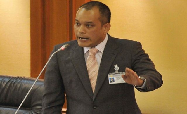 'ณัฐวุฒิ'เย้ยอนาคตประเทศอนาถา ถึงขั้นต้องมีมูลนิธิมาดูแล