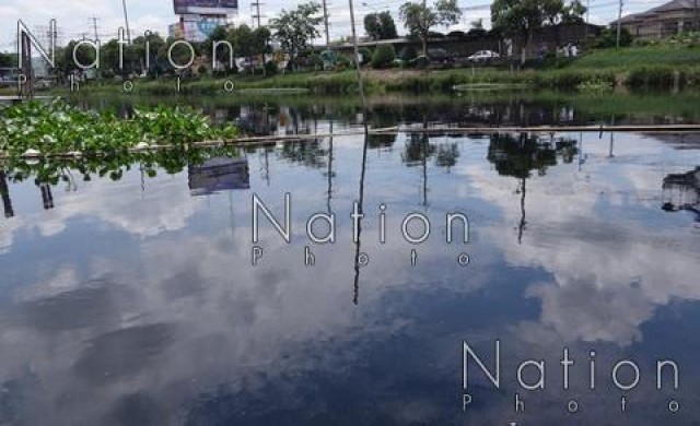 ชาวบ้านริมคลองรังสิต เรียกร้องเร่งแก้ปัญหาน้ำเน่าเสีย