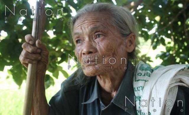 แม่วัย84สู้ชีวิตปลูกผักเลี้ยงลูกชายพิการ