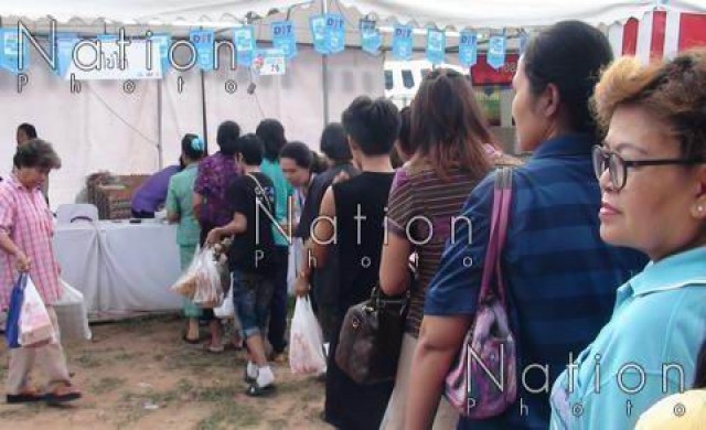 พาณิชย์จับมือผู้ผลิตรายใหญ่ขายสินค้าราคาถูก