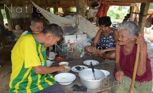 แม่เฒ่า81ยันเลี้ยงลูกพิการ ไม่เคยคิดทอดทิ้ง 