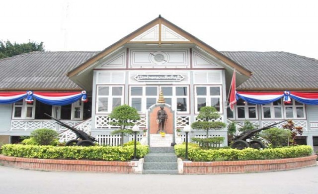 ตร.มีนบุรีขันน็อตตรวจที่พักอาศัยค้นที่ซุกแก๊งบึ้ม