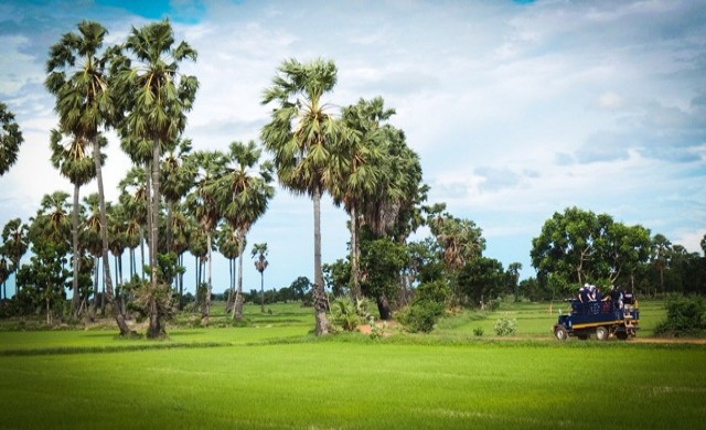‘บ้านหนองขาว’ เที่ยวไทยสไตล์ลูกทุ่ง 