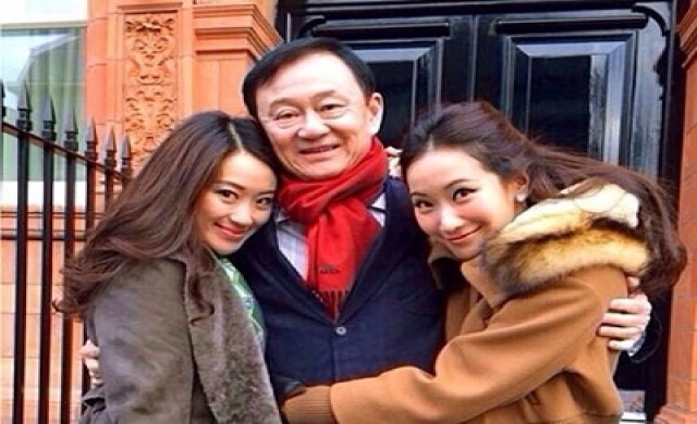 สองลูกสาวทักษิณ โพสต์'รักนายทักษิณ'
