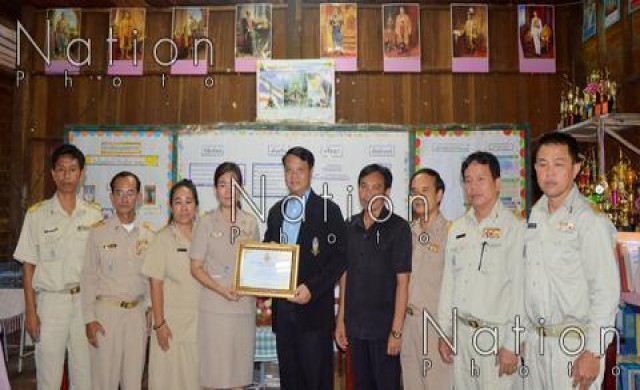 มอบเกียรติบัตรยกย่อง'ครูนมบูด' ปกป้องสวัสดิภาพของนักเรียน