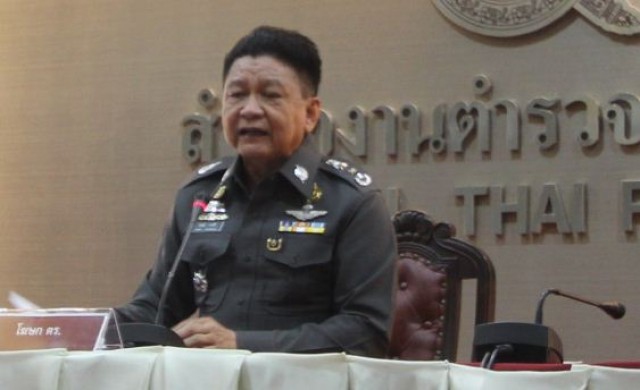 ตร.ล่าตัวโชเฟอร์แท็กซี่ รับส่งมือบึ้มเสื้อฟ้า